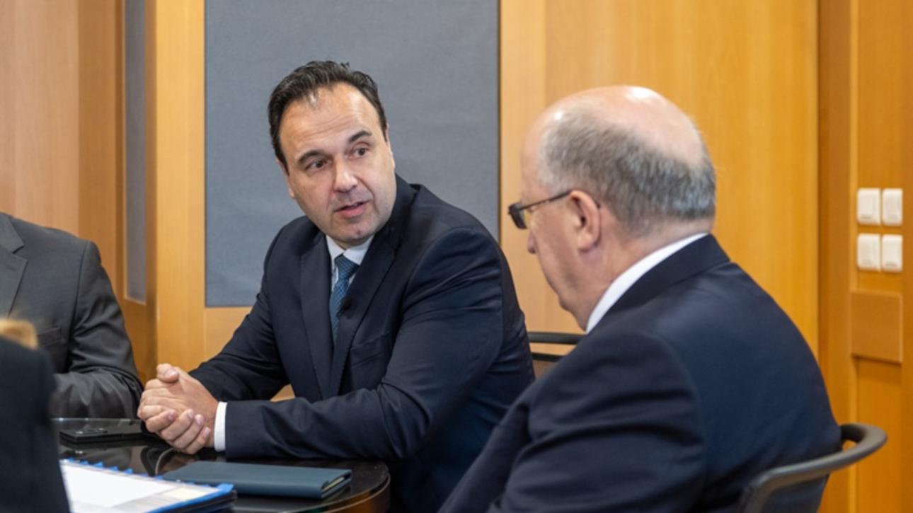 Συνάντηση Παπαστεργίου με Επίτροπο διαστήματος -Για μικροδορυφόρους, κβαντικές επικοινωνίες και ευρωπαϊκή άμυνα